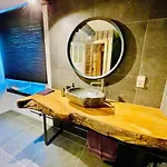 Manoir De Sterpigny, Chateau-ferme 17eme Siecle La Tour 度假居