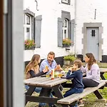 Manoir De Sterpigny, Chateau-ferme 17eme Siecle La Tour 度假居 Gouvy