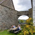 度假居 Manoir De Sterpigny, Chateau-ferme 17eme Siecle La Tour Gouvy