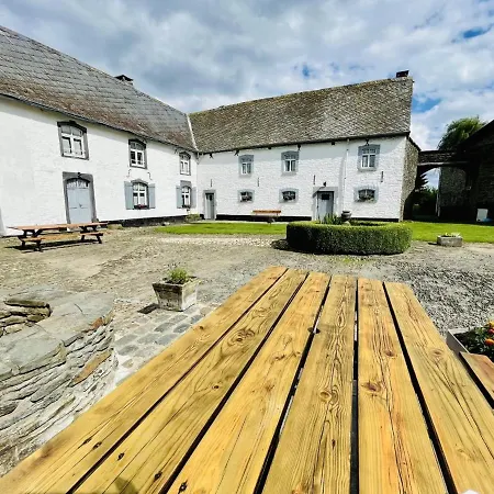 Manoir De Sterpigny, Chateau-ferme 17eme Siecle La Tour 度假居
