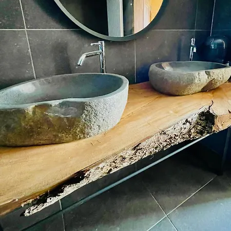 Manoir De Sterpigny, Chateau-ferme 17eme Siecle La Tour 度假居 *