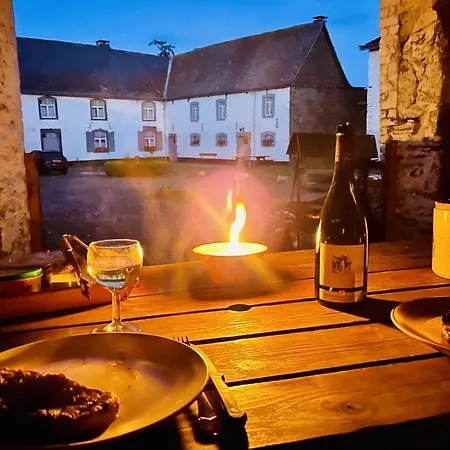 Manoir De Sterpigny, Chateau-ferme 17eme Siecle La Tour *