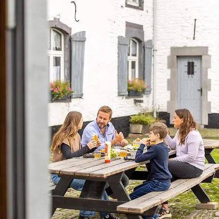 Manoir De Sterpigny, Chateau-ferme 17eme Siecle La Tour Feriehus Gouvy