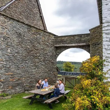 Feriehus Manoir De Sterpigny, Chateau-ferme 17eme Siecle La Tour Gouvy