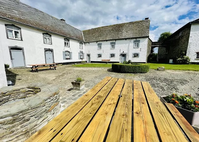 Manoir De Sterpigny, Chateau-ferme 17eme Siecle La Tour Holiday home