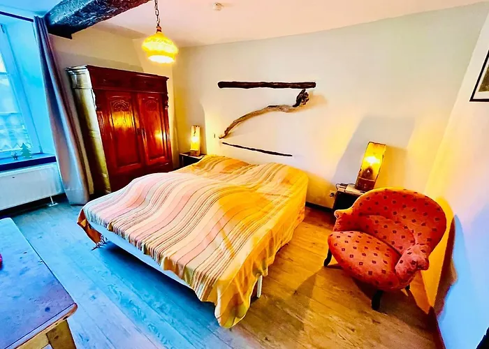 Manoir De Sterpigny, Chateau-ferme 17eme Siecle La Tour Gouvy