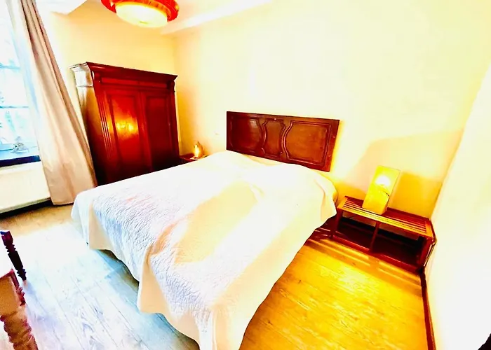 Holiday home Manoir De Sterpigny, Chateau-ferme 17eme Siecle La Tour Gouvy