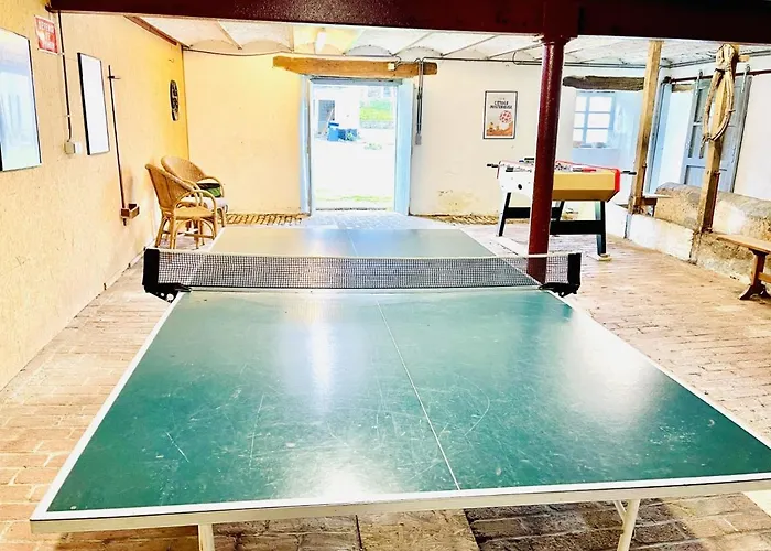 Holiday home Manoir De Sterpigny, Chateau-ferme 17eme Siecle La Tour