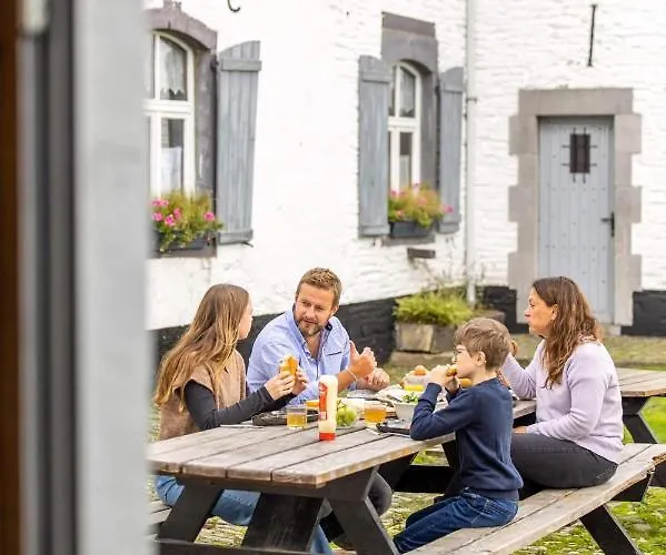 Manoir De Sterpigny, Chateau-ferme 17eme Siecle La Tour Holiday home Gouvy