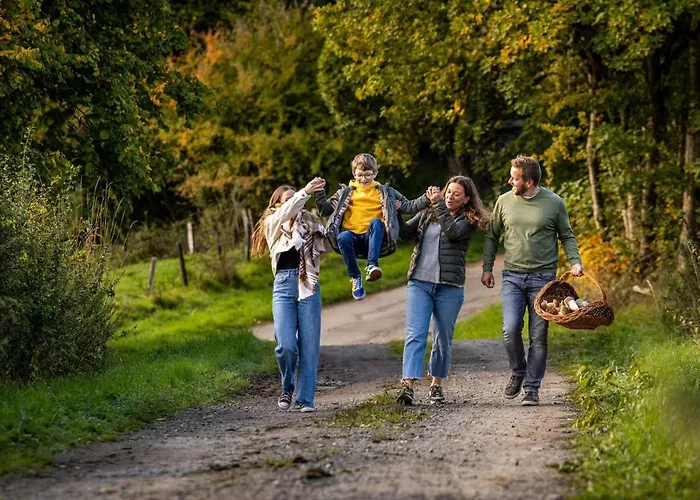 Holiday home Manoir De Sterpigny, Chateau-ferme 17eme Siecle La Tour Gouvy