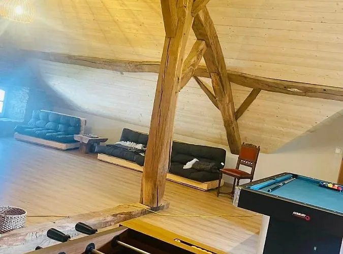 Manoir De Sterpigny, Chateau-ferme 17eme Siecle La Tour Holiday home *